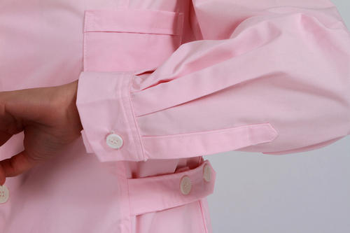 推荐使用粉色的工作服衬衫