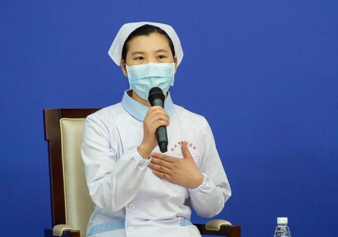 武汉市肺科医院重症医学科护士长钟小锋